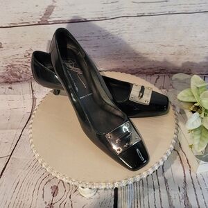 Donal J Pliner Black Patent Leather Kitten Heel Pump With Silver Buckle Size 9.5